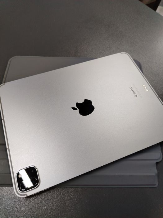 Ipad pro 11-inch 256gb  M2 chip wi-fi+cellular 5G LL/A 4th generation