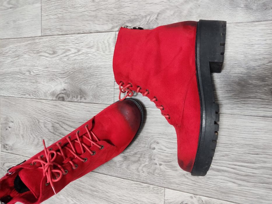 Продам женские ботинки