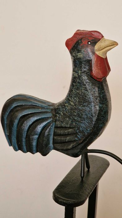 Дървен люлеещ петел на чугунена основа– 30см