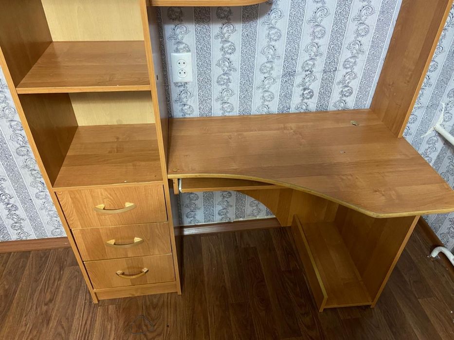 Компьютерный стол