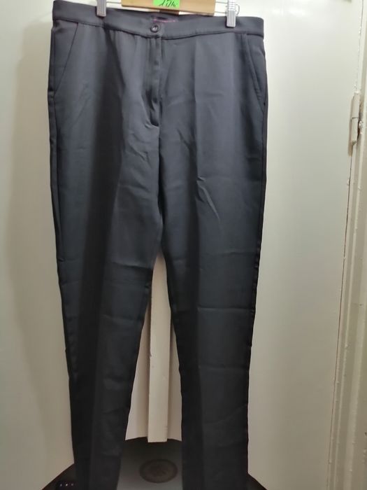 Vând costum damă negru elegant