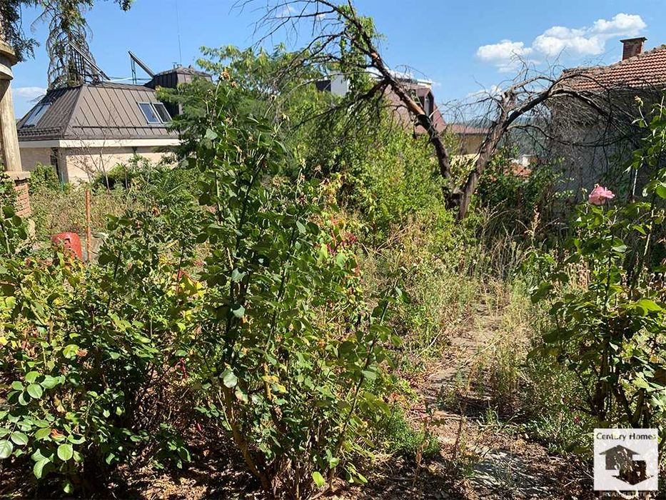 105595 Очарователна триетажна къща с гараж и двор във Велико Търново