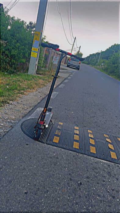 Vând trotineta electrica motus8.5 lite pro