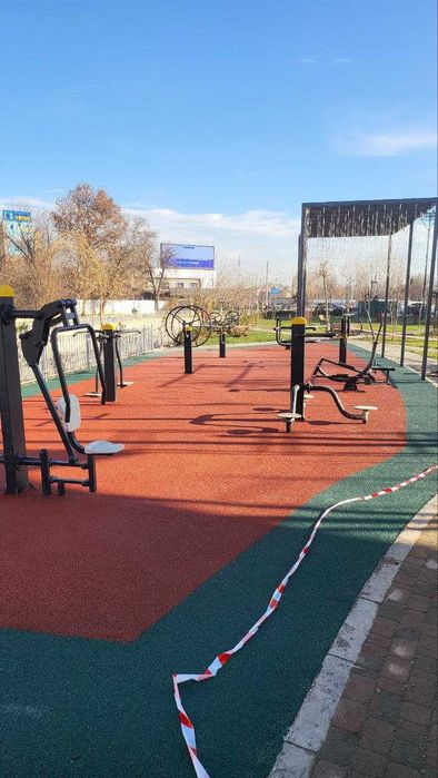 Резиновое наливной покрытие для детских площадок