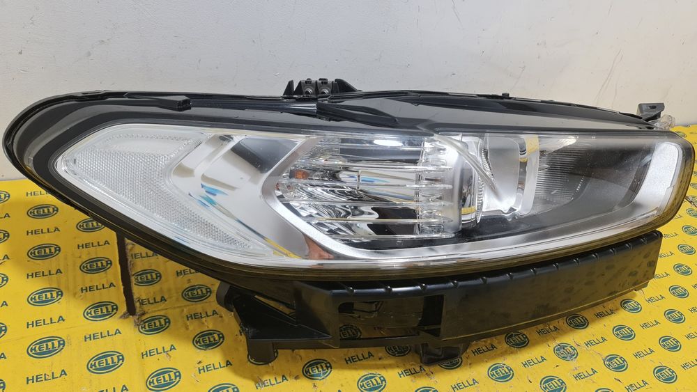 Far dreapta halogen Ford Mondeo 5 mk5 DS73-13W029-EA