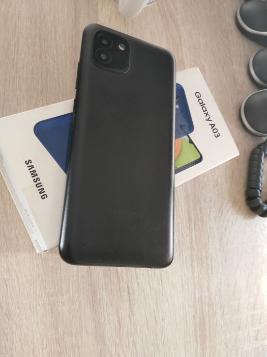 Продам Samsung a03.