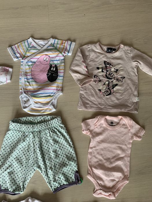 Vand lot haine(2-4 luni) superbe ptr.fete(8).