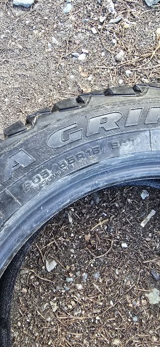 Продам зимнюю резину.