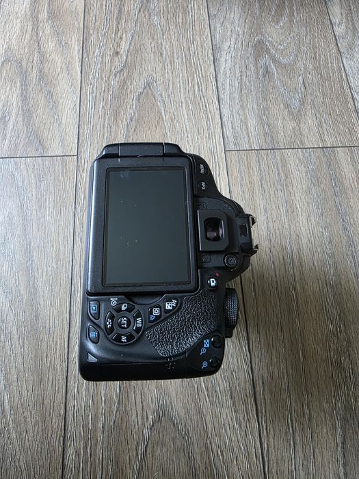 Aparat foto Canon 700D + 18-55mm