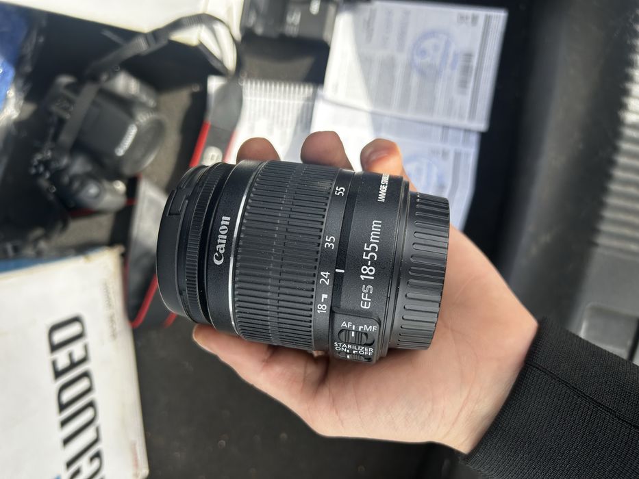 Фотоапарат Canon EOS 2000D