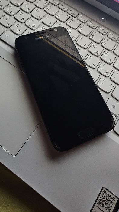 Телефон Samsung J3