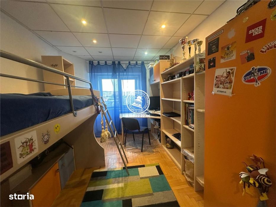 Apartament 4 camere  de vanzare  Pacurari,