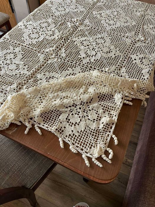 Плетена покривка за маса