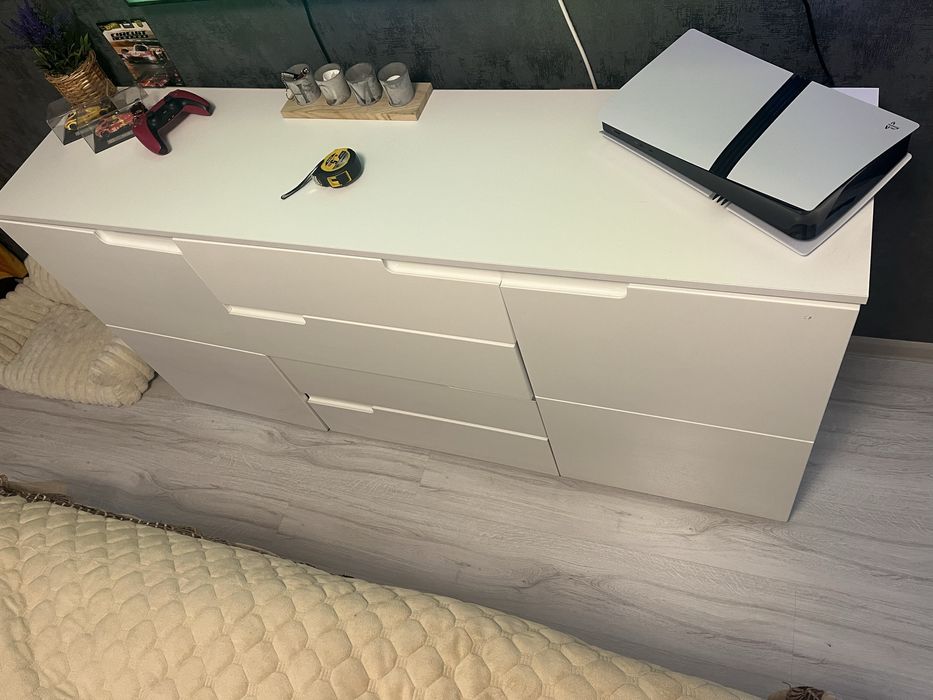 Comodă modernă albă cu sertare