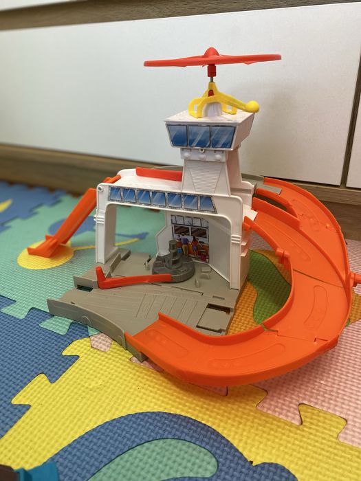 Писта Hot wheels летище