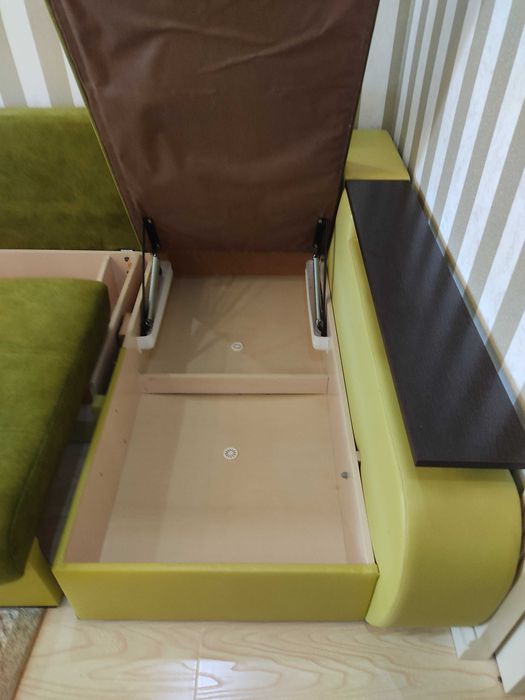 Продаётся угловой диван.