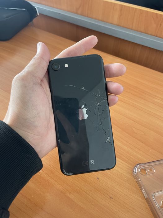 Продам iphone ce 2020