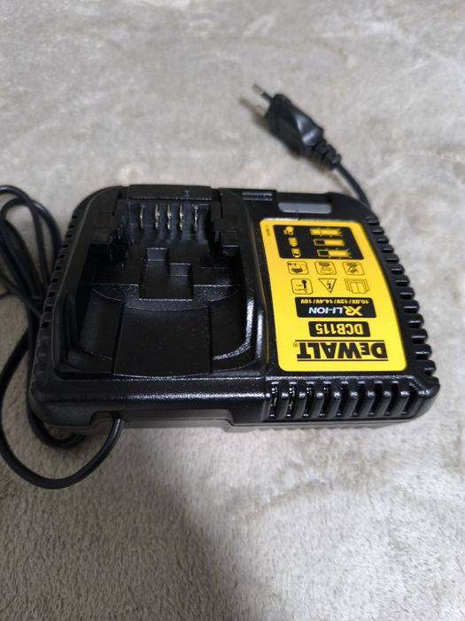 Încărcător Dewalt DCB 115(2022)