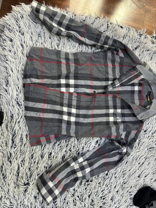 Продается рубашка на мальчика 7 лет