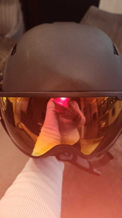 ски каска с вградена маска