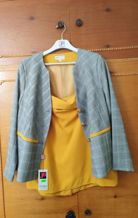 Costum de damă nepurtat