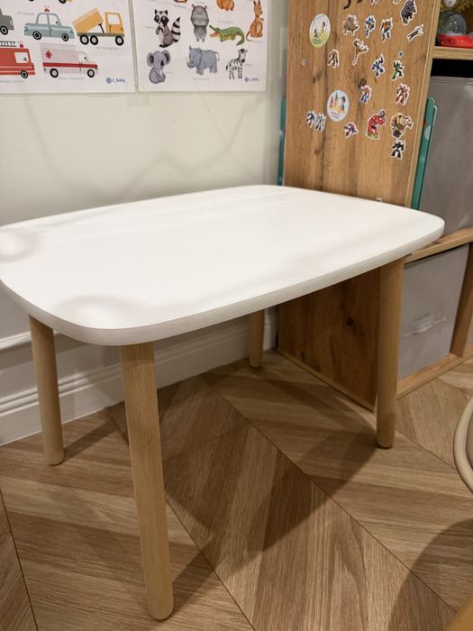 Детский стол со стулом