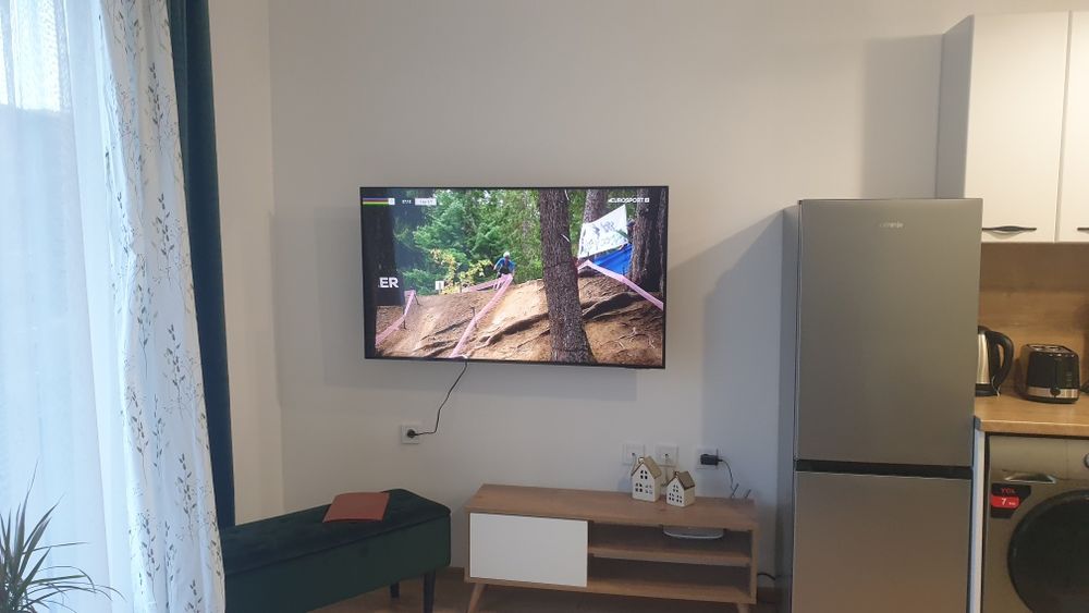 Луксозун Апартамент  за нощувки частен комплекс с два минерални басейни. Апартамента е с две спални и две огромни тераси и голям хол  96кв.м