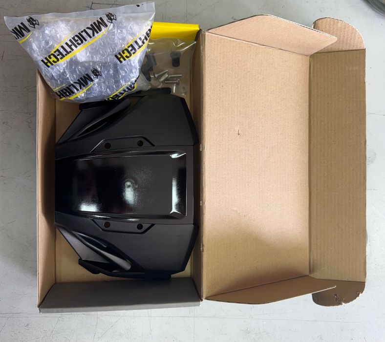 Допълнителна слюда за HONDA CB650R / CB1000R