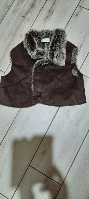 Vand vesta blana dama