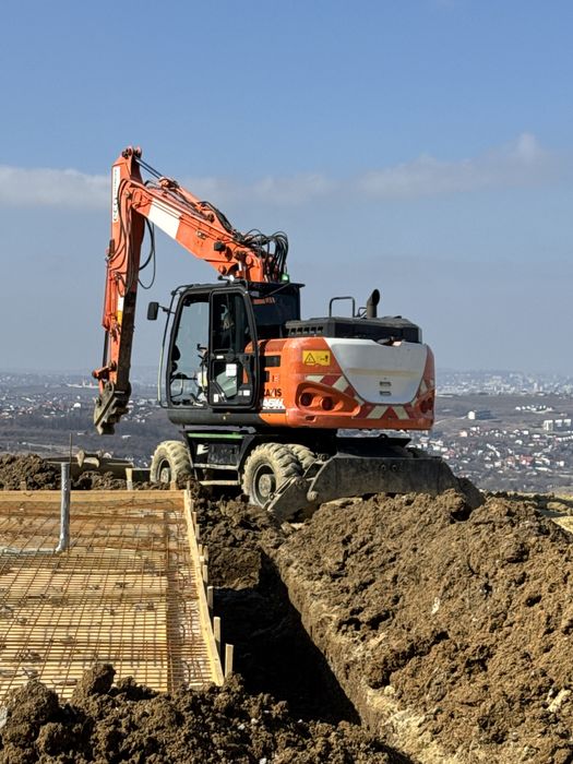 Excavator de inchiriat
