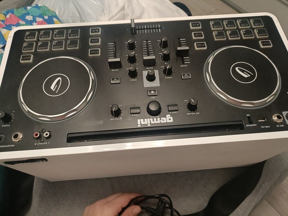 Boxa de mixaj Gemini