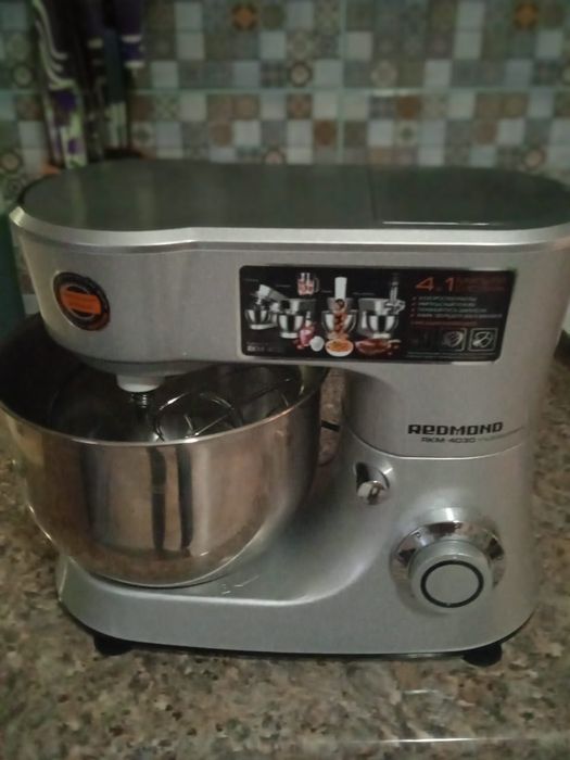 Продам кухонный комбайн