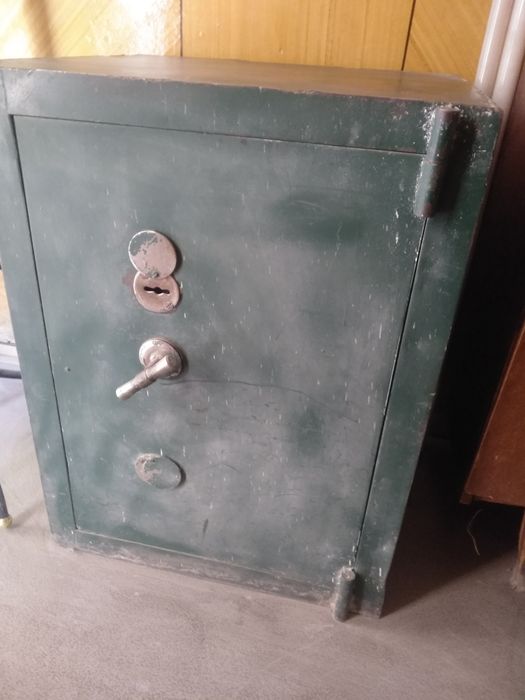 Продаются сейфы советские