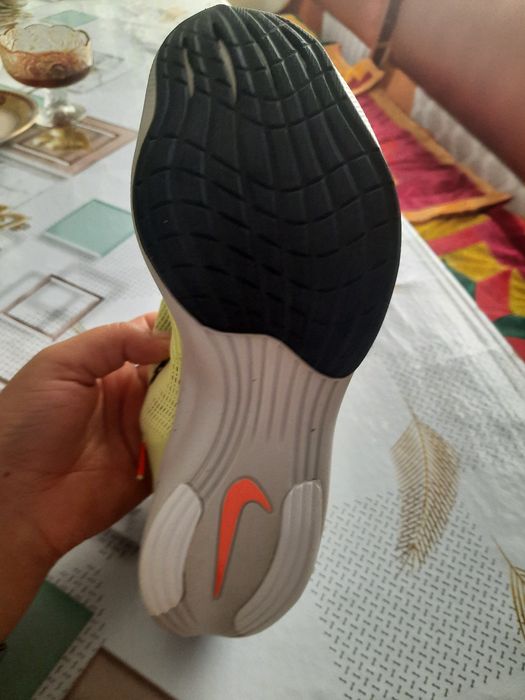 Продам кроссовки