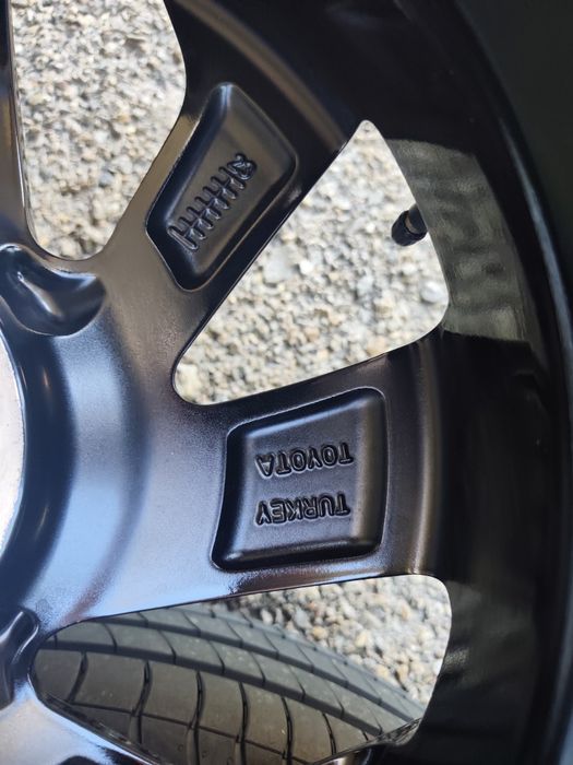 17" оригинални алуминиеви джанти за Toyota Aygo X.