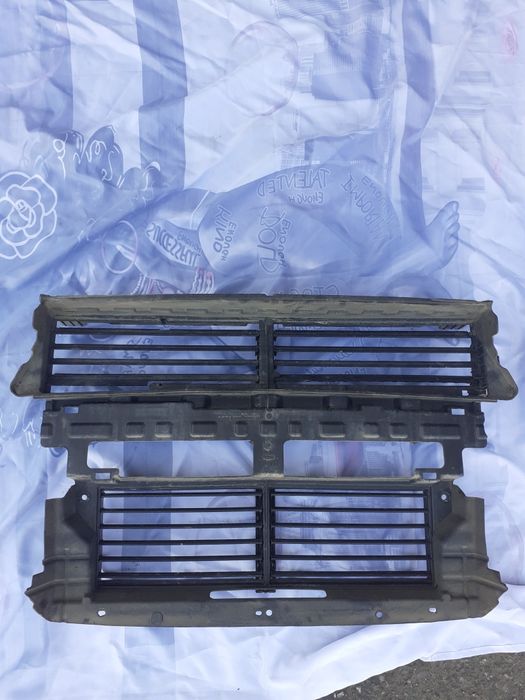 Vând grile activecu motoras ford mondeo mk5 20 tdci