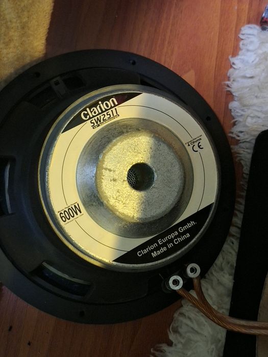 Продавам бас каса Clarion