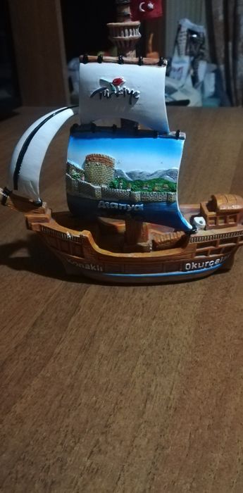 Продам сувенирный кораблик.