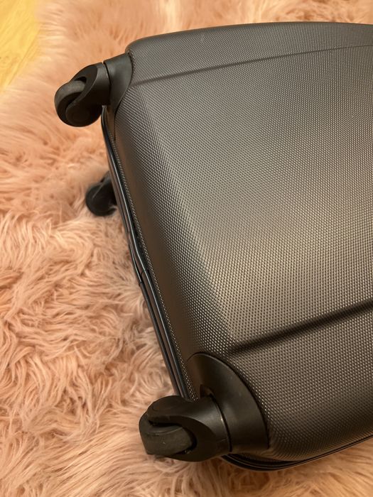 Малък куфар, ръчен багаж