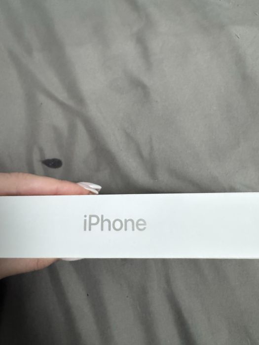 Айфон 11 бял запазен