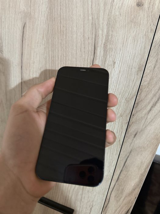 Vand iPhone 12 negru 64 GB liber retea