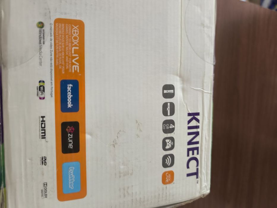 Игровая консоль Xbox  Slim в комплекте с  сенсором движения Kinect