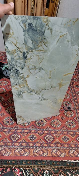 Kafel Sotiladi b/u  1,20×0,60 umuman zur holatda 100 kvt bor