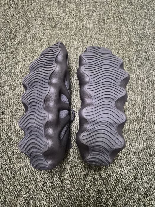 Adidas yeezy нови