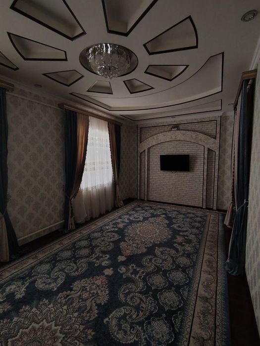 Termiz shahridagi Repina kochasida 9 xonadan iborat uy sotiladi