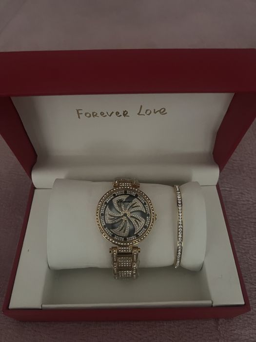 Часы с браслетом с вращающим циферблатом