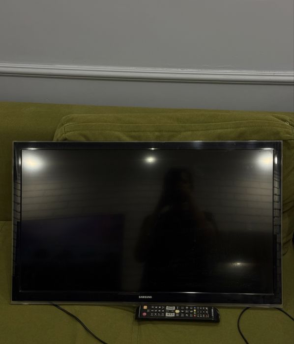 Плазменный телевизор Samsung (не Smart).
