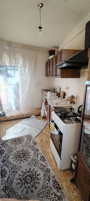 Uy sotiladi shayhontohur tumani jar ariq 4xona 5xona qil