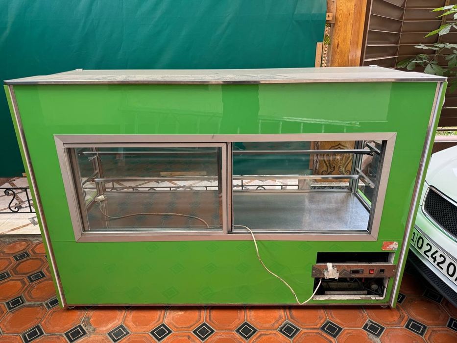 Срочно продается холодильник витринный