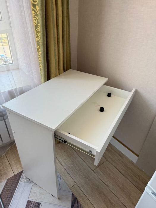Продам Срочно шкаф, стол, ковры,
